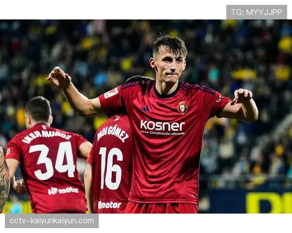 特写：在阿尔梅里亚的“西甲技术实验室”，工程师正在测试下一代足球传感器